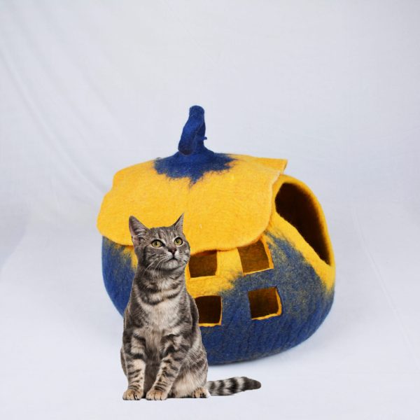 Pumpkin House Cat Cave for your favourite pet