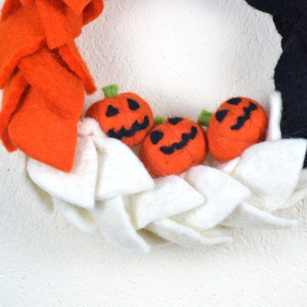 High Quality Felt Leaf Wreath | Halloween and Autumn Decorations - Image 6