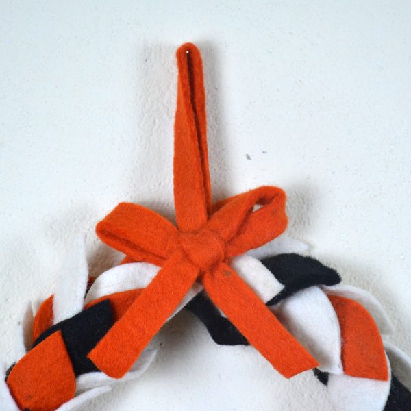 Eco Friendly Wool Felt Leaf Wreath for Halloween and Autumn Decoration - Image 5